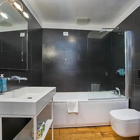 Hella Urbana 152 Apartman *