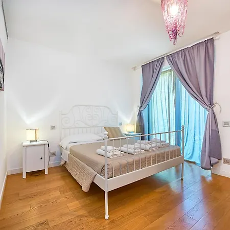 Apartman Hella Urbana 152 *