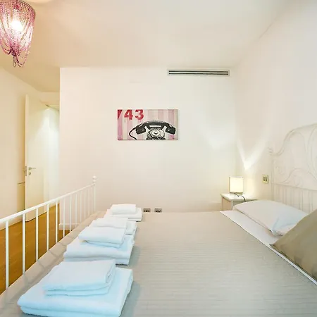 Hella Urbana 152 Rom