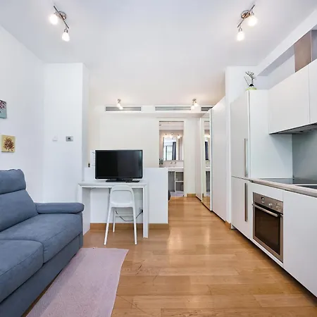 Hella Urbana 152 * רומא